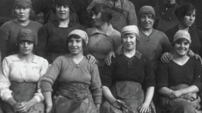 The Herring Year : Following the Fish, the Fleet and the Folk around the Coast