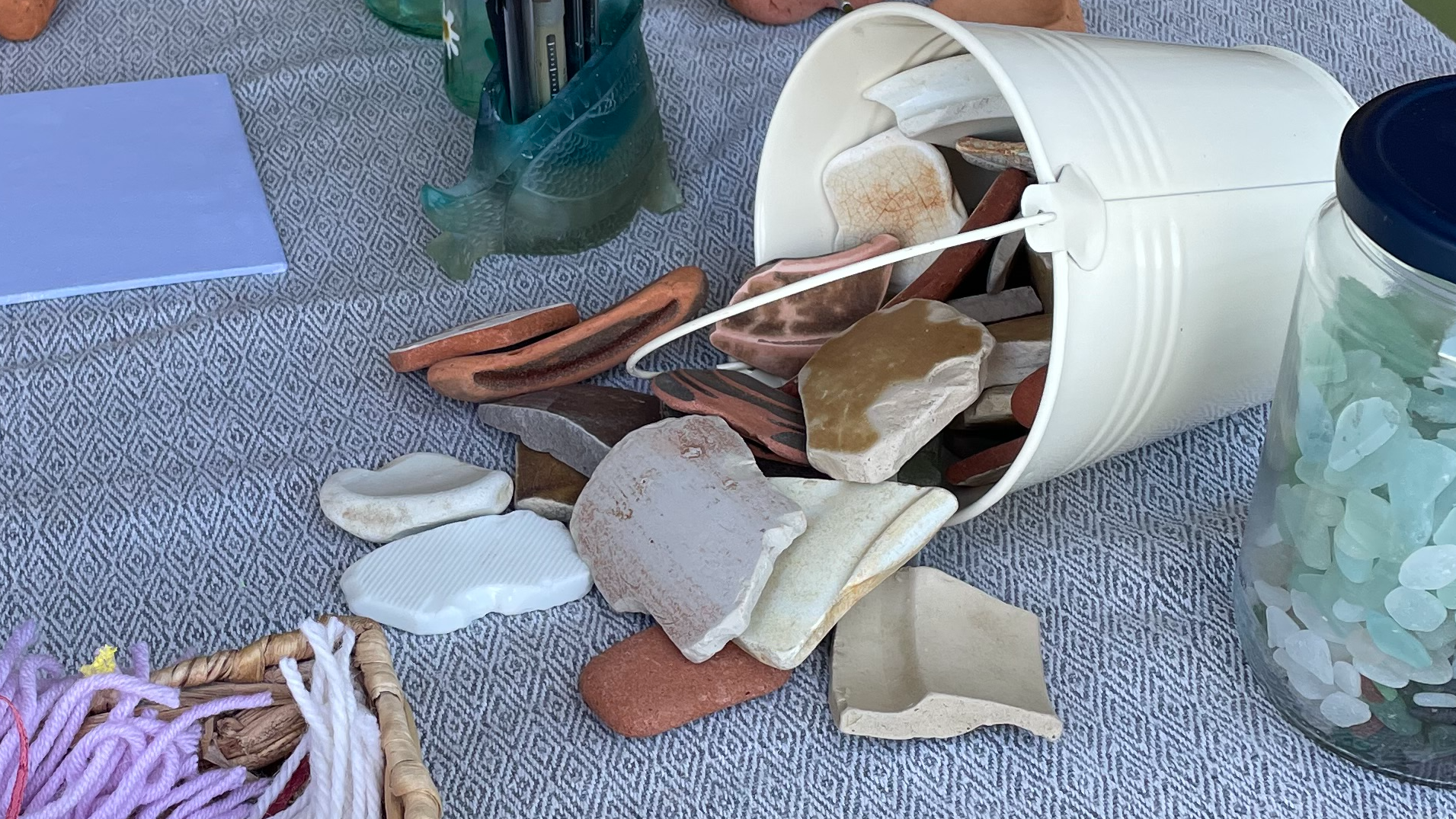 Sustainable beach art pop-up: Driftwood Mobiles